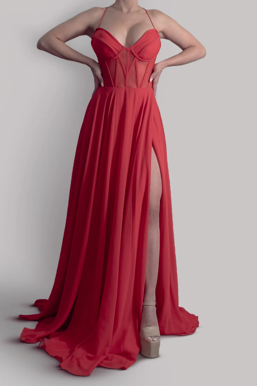 Vestido de gasa con corsé y abertura — Rojo