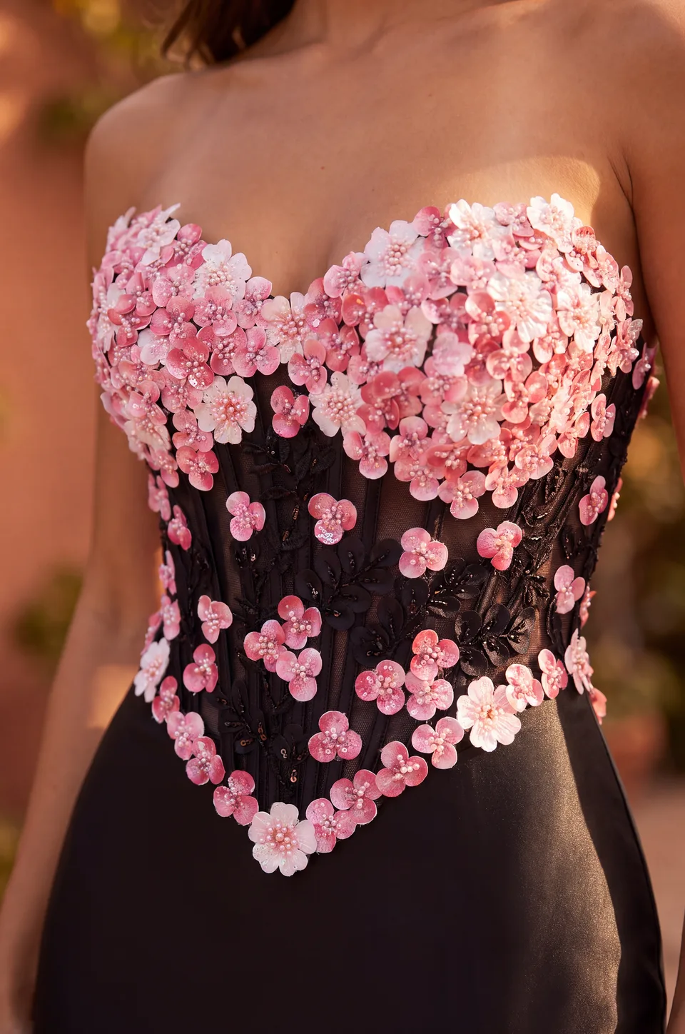 Vestido de graduación de satín elástico con corsé entallado — Rosa / negro 4