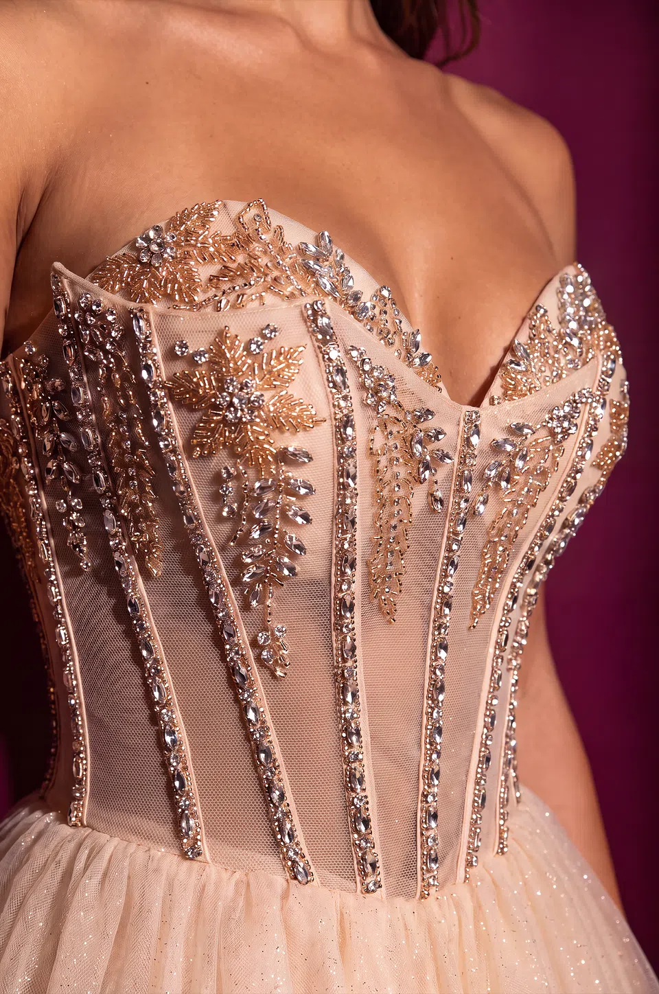 Vestido mini de fiesta de tul con corsé y pedrería — Champán 4