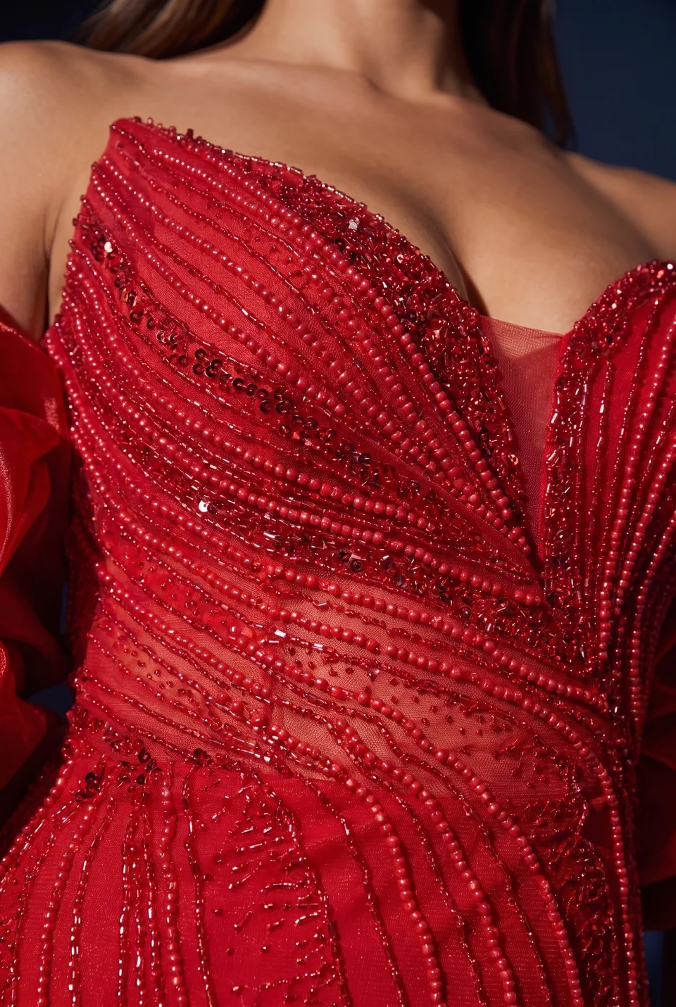 Vestido de sirena con pedrería, escote corazón y mangas abullonadas — Rojo 4