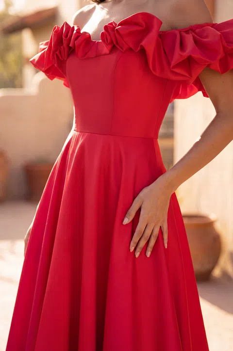 Vestido de bailarina de satín con hombros caídos y mangas abullonadas — Rojo 3