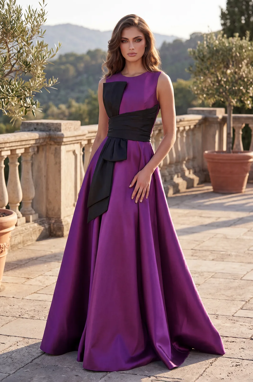 Vestido de gala con moño destacado — Berenjena