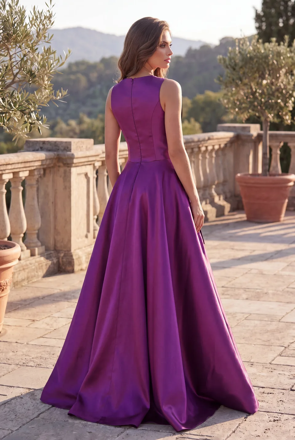 Vestido de gala con moño destacado — Berenjena 3