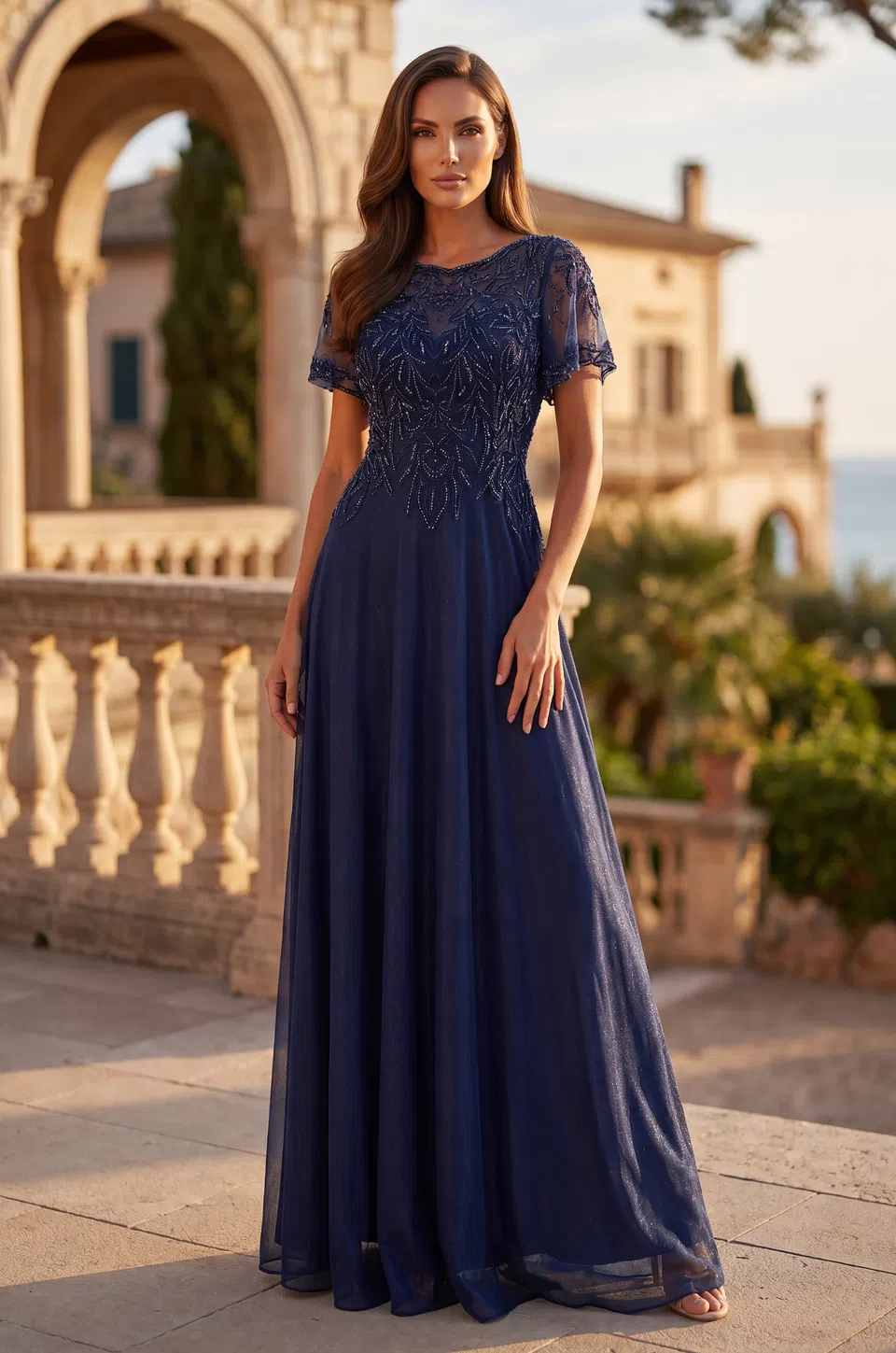 Vestido de gala de tul con cuello de ilusión y pedrería — Azul marino