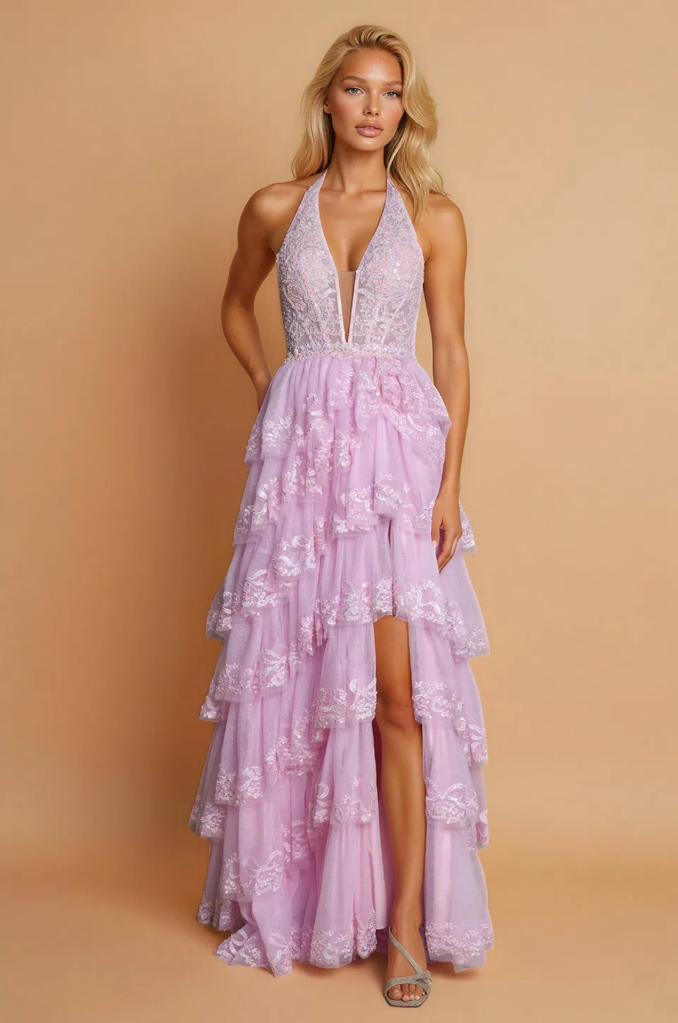 Vestido de graduación con escote halter y corsé de pedrería — Rosa