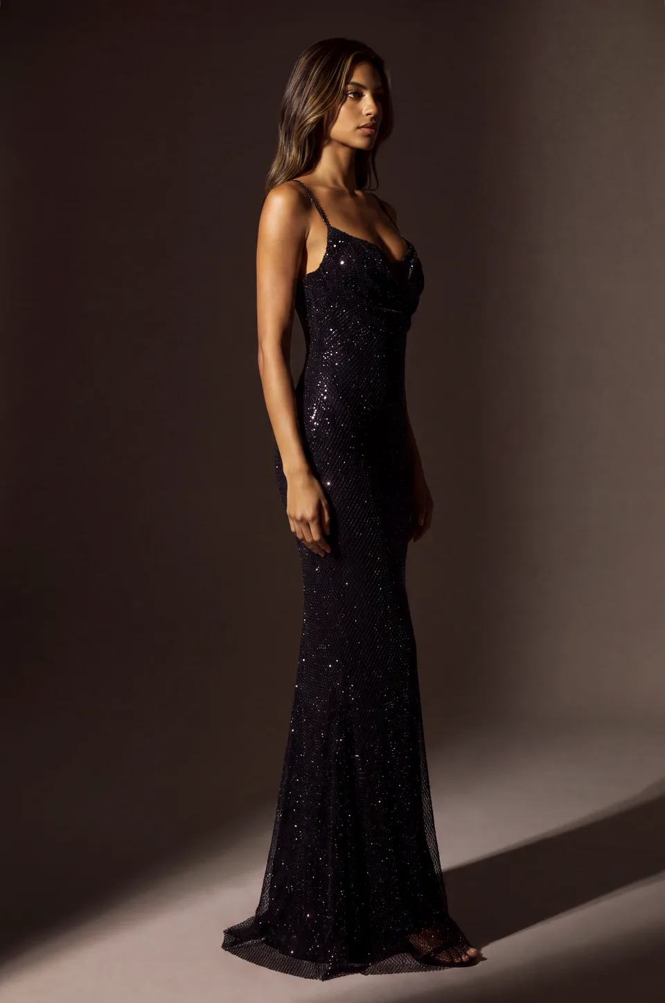 Vestido de gala de lentejuelas con abertura decorativa — Negro 3