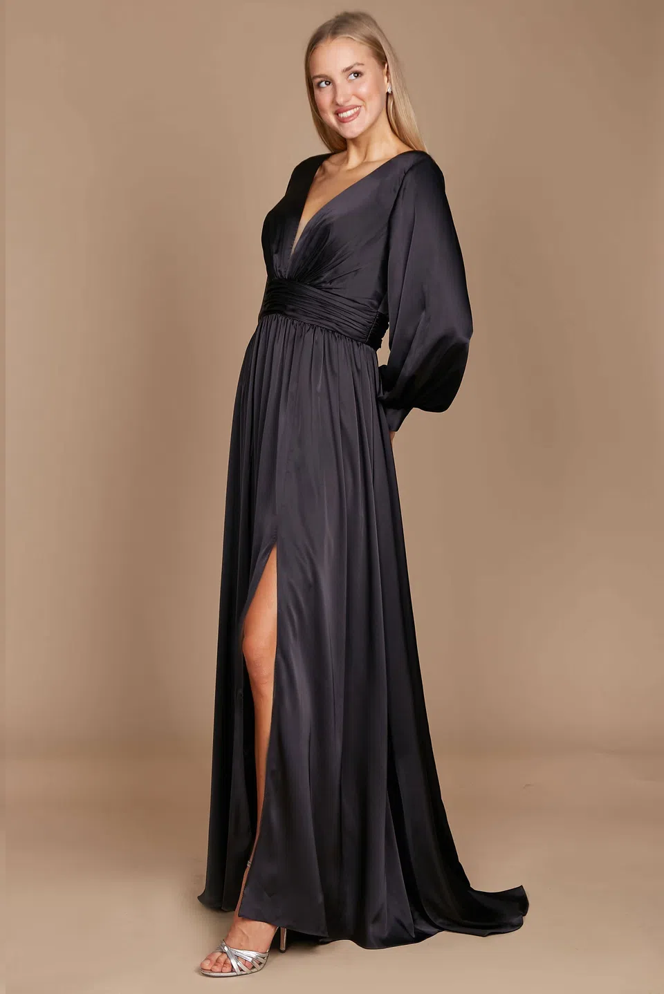 Vestido de gala de satín con mangas largas — Negro 3