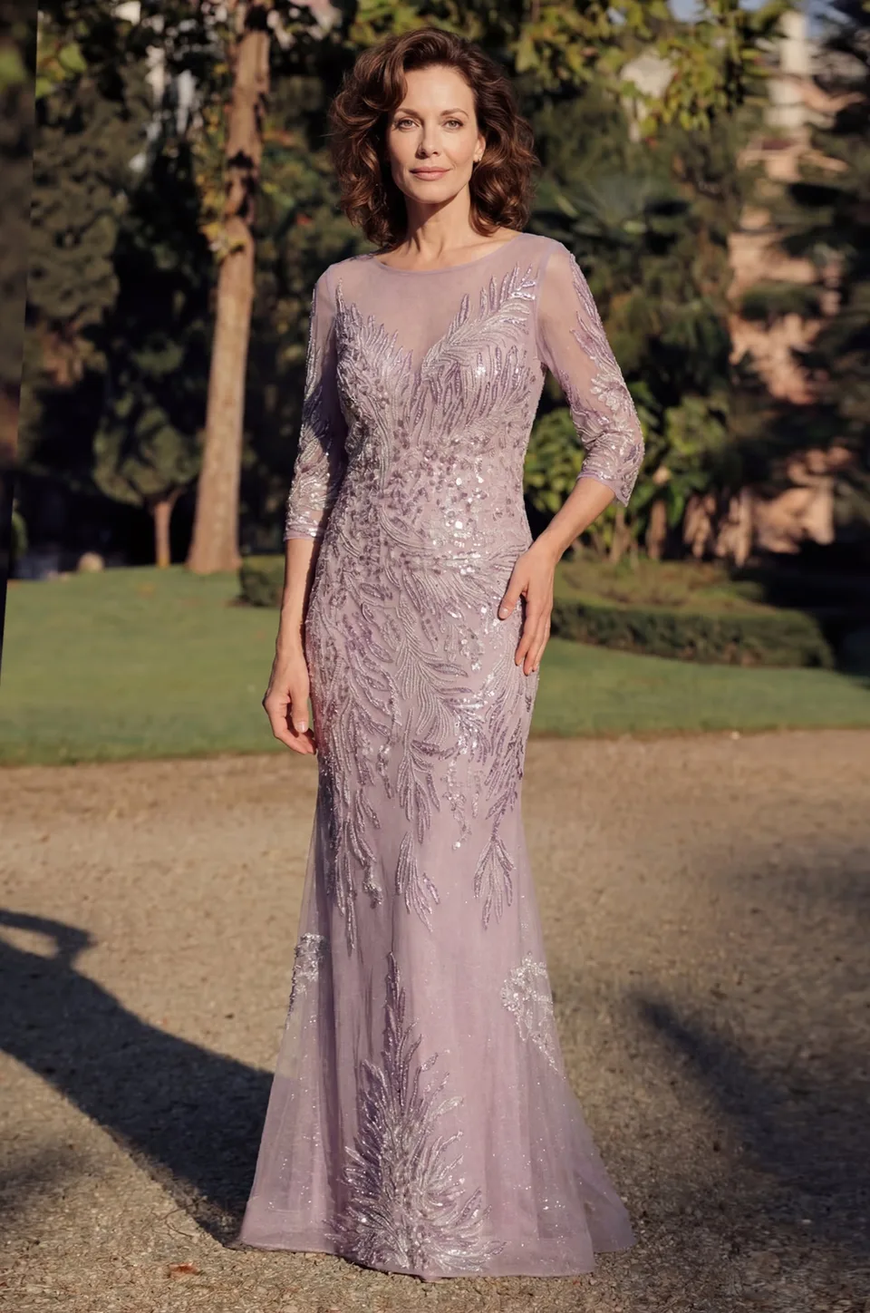 Vestido de gala de lentejuelas con mangas largas y cuello de ilusión — Malva