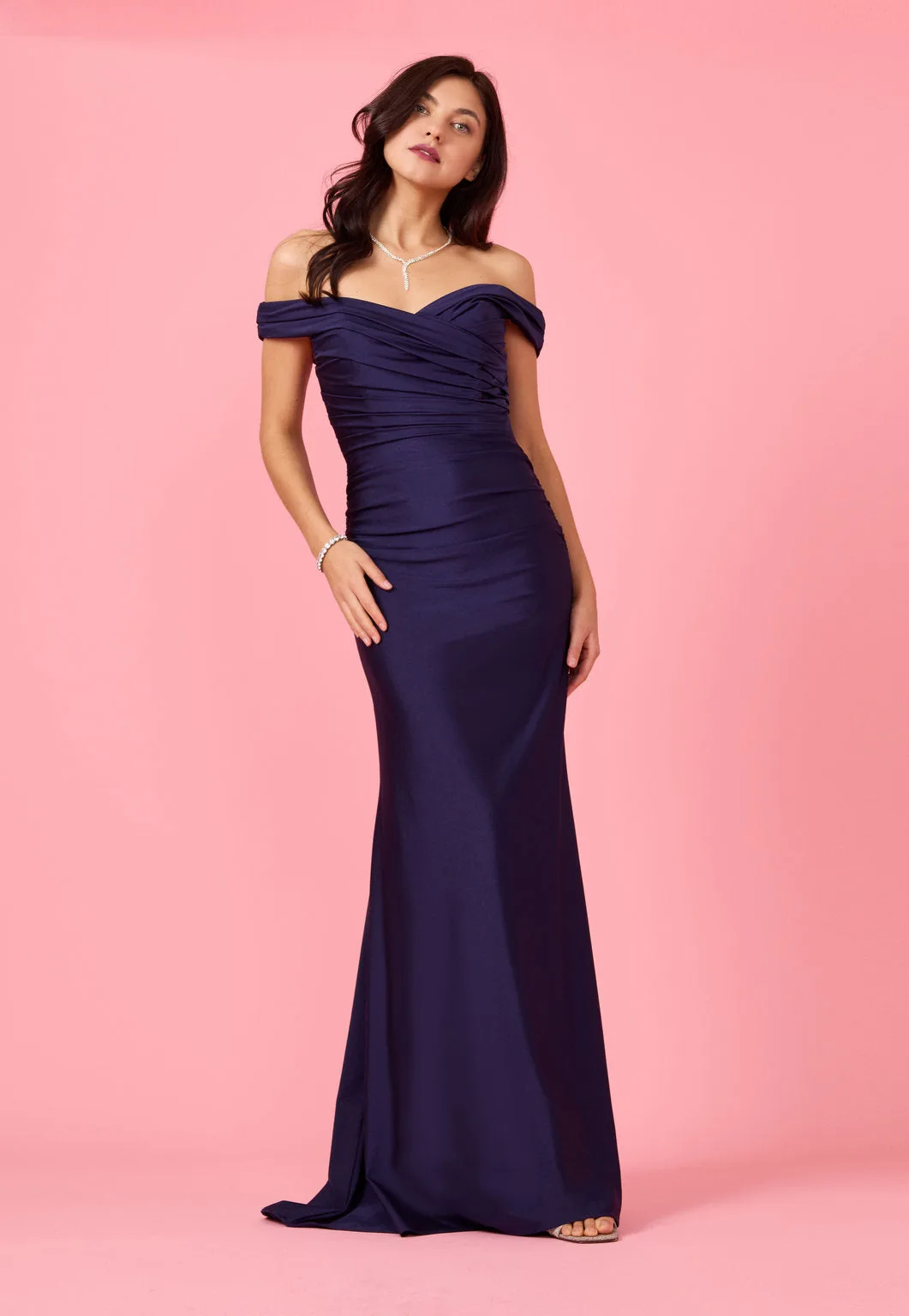 Vestido de gala elástice con hombros caídos — Azul marino
