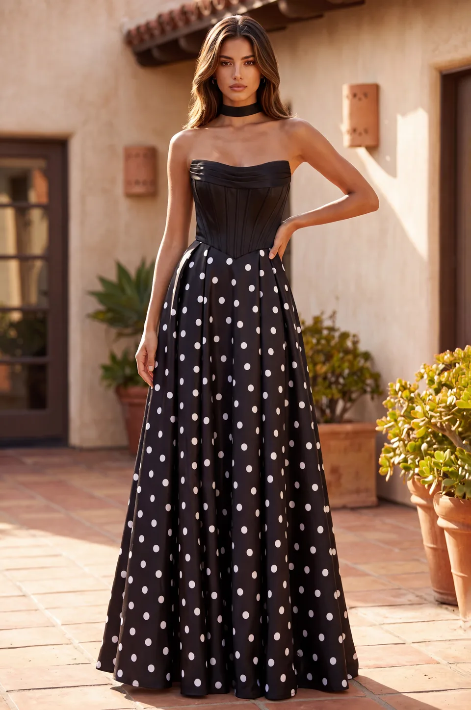 Vestido de graduación de lunares con escote corazón — Negro