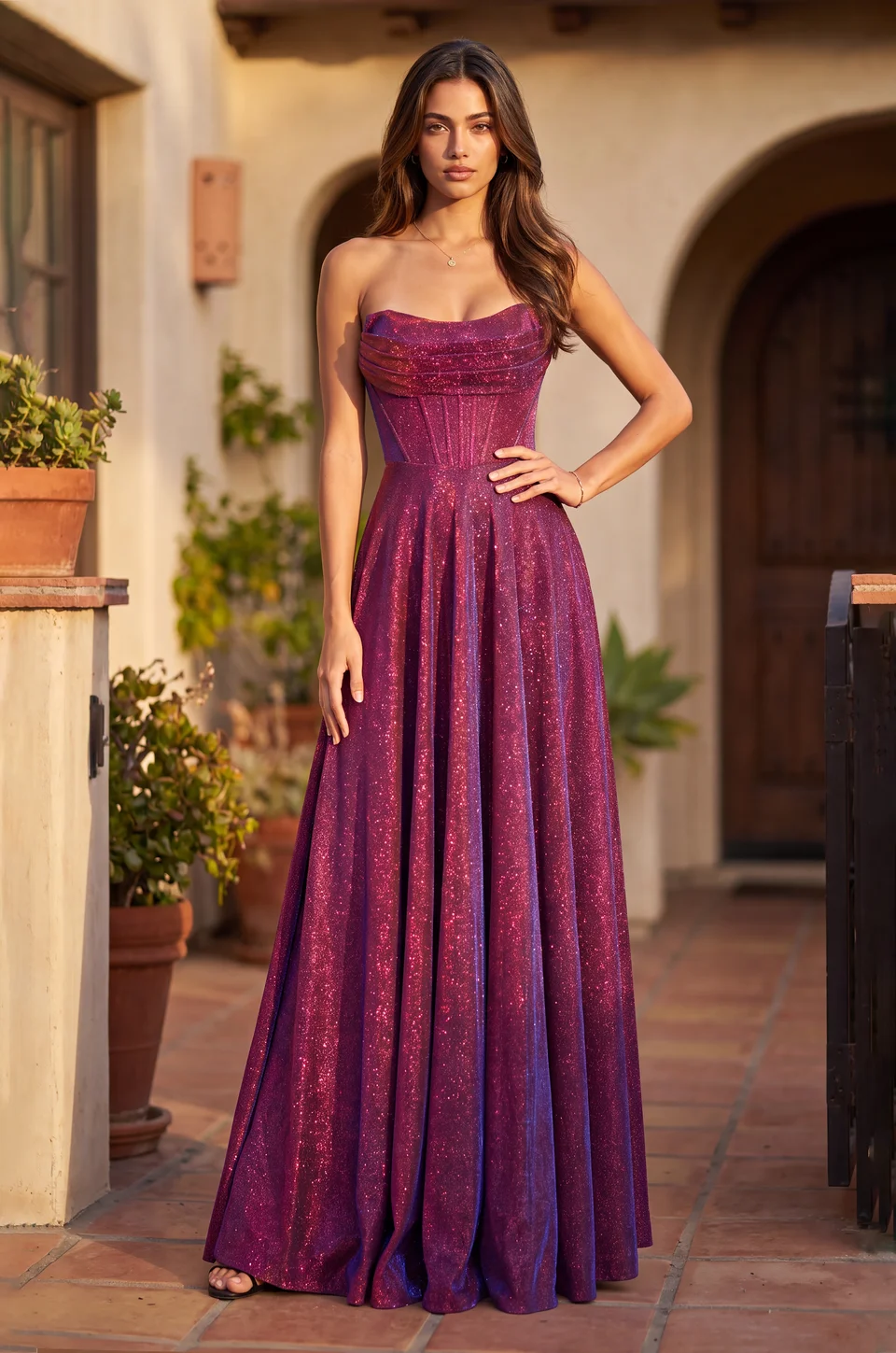 Vestido de graduación de línea A con corsé y brillo metálico — Burdeos