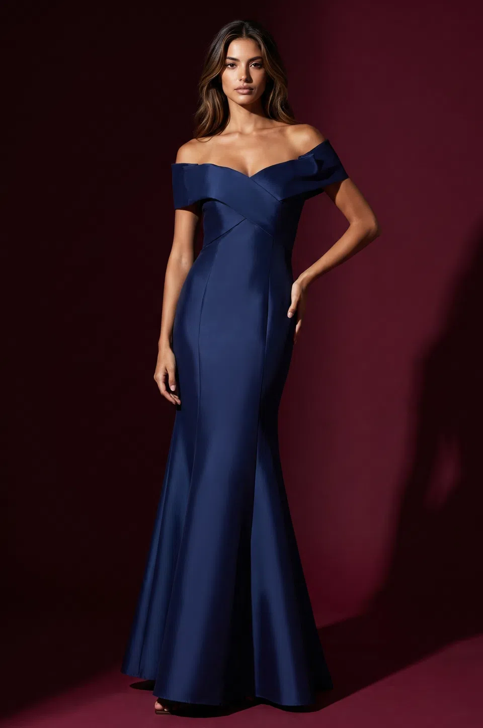 Vestido de sirena de mikado con hombros caídos y cola — Azul marino