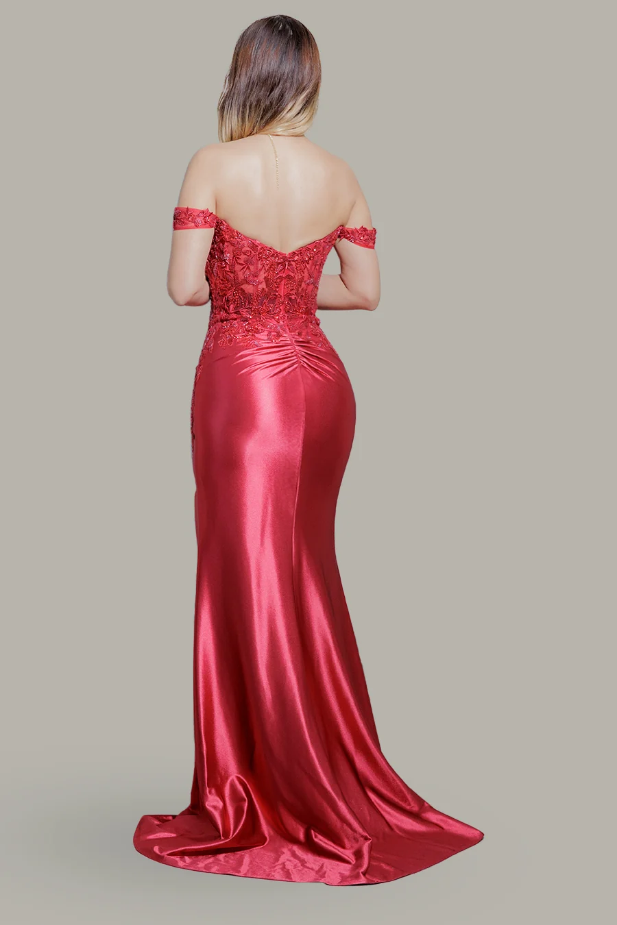 Vestido sirena de satín con encaje y hombros caídos — Rojo 3