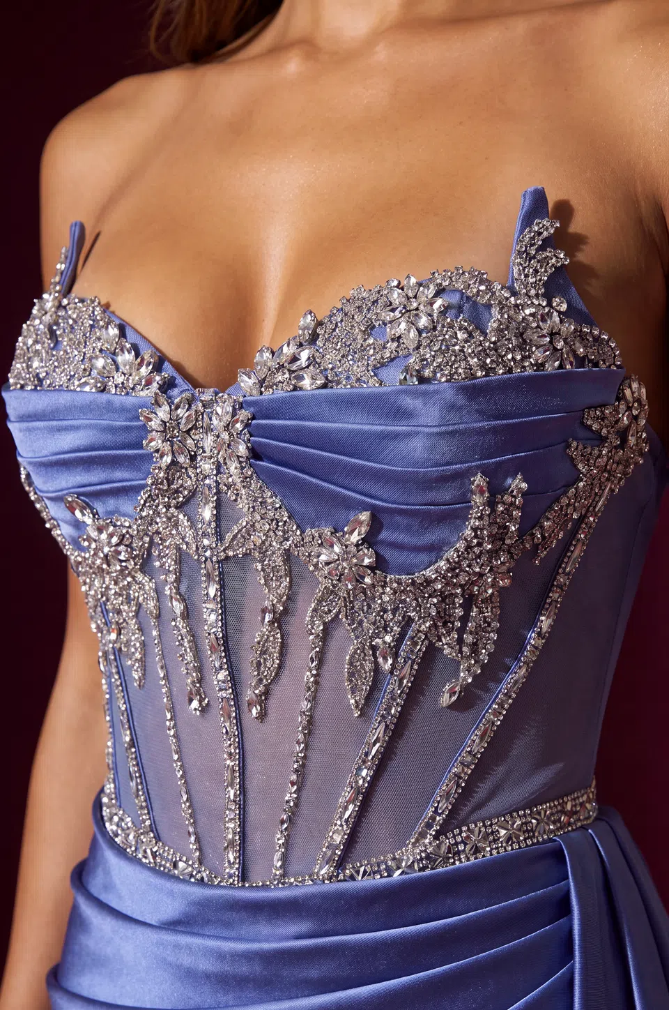 Vestido mini de cóctel de satín con corsé y pedrería — Azul 4