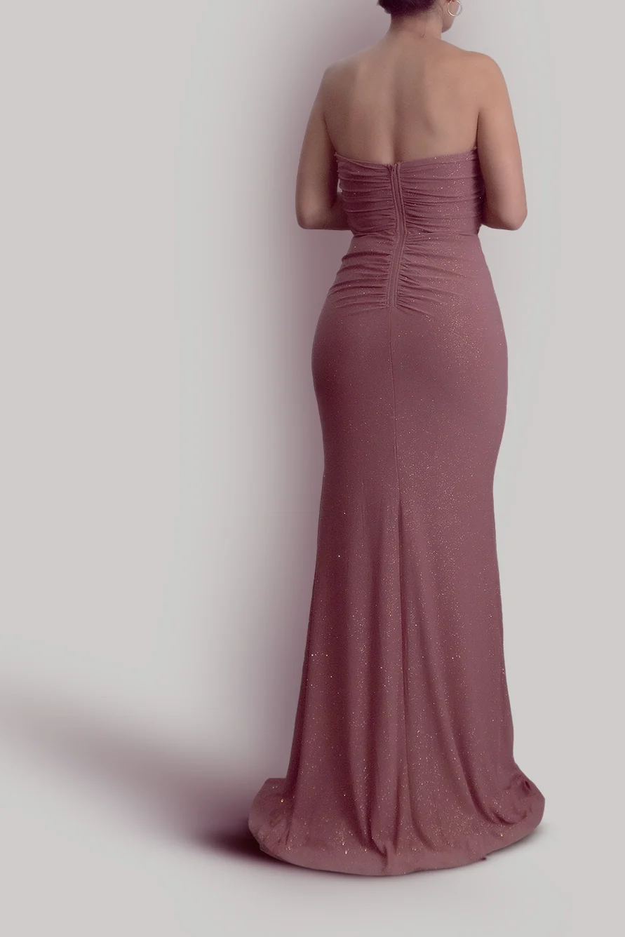 Vestido sin tirantes fruncido con abertura — Marrón claro 3