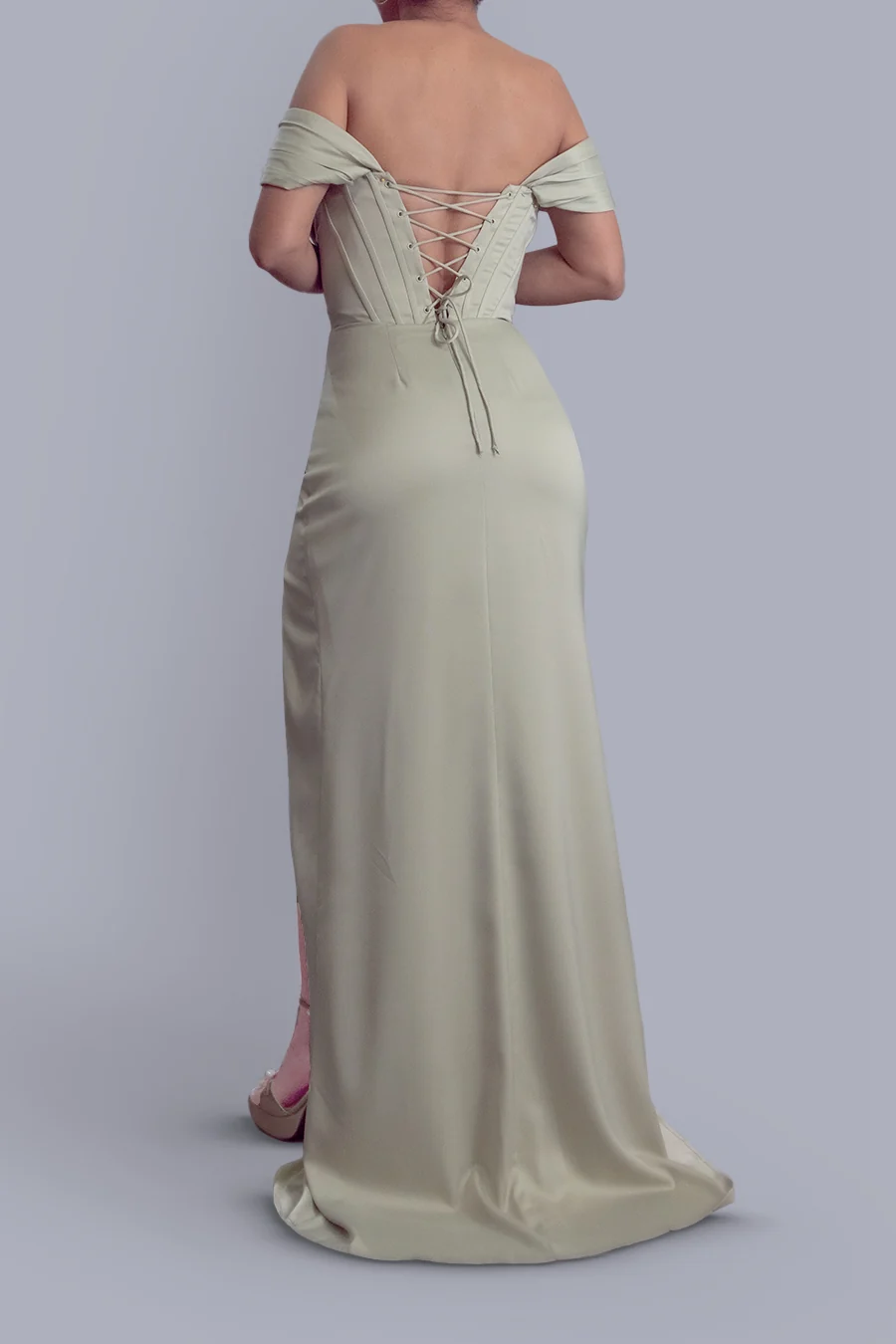 Vestido cruzado con hombros caídos y abertura alta — Verde menta 3